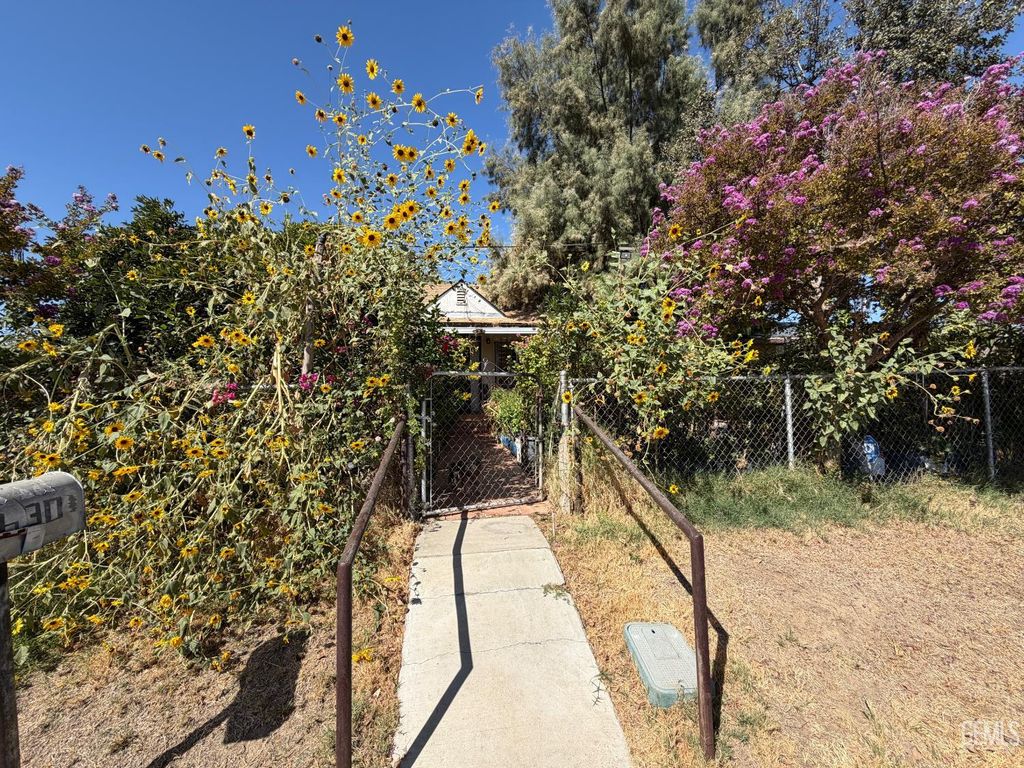 630 Beverly Drive, Bakersfield, CA 93307