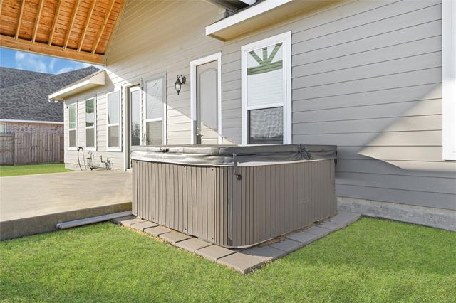 719 Cold Spring Drive, Baytown, TX 77523