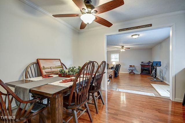 393 Mosswood Lane, Bristol, VA 24201