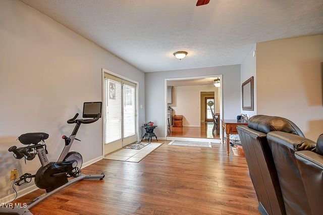 393 Mosswood Lane, Bristol, VA 24201
