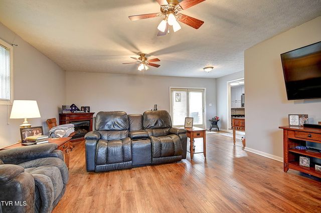 393 Mosswood Lane, Bristol, VA 24201