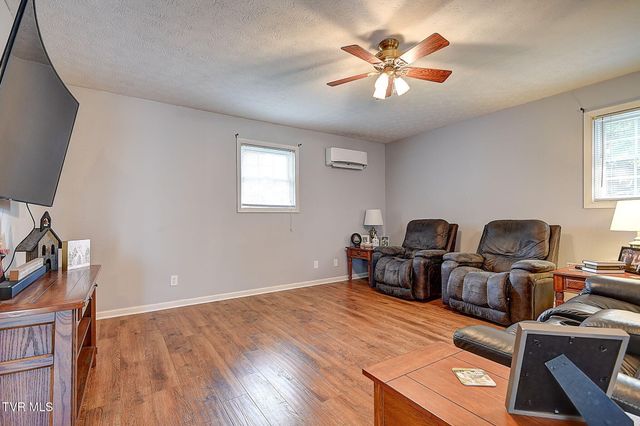 393 Mosswood Lane, Bristol, VA 24201