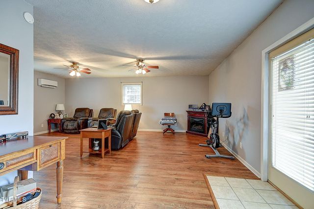 393 Mosswood Lane, Bristol, VA 24201