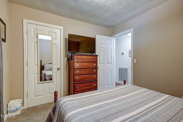 393 Mosswood Lane, Bristol, VA 24201