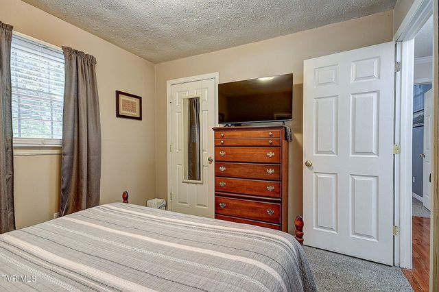 393 Mosswood Lane, Bristol, VA 24201