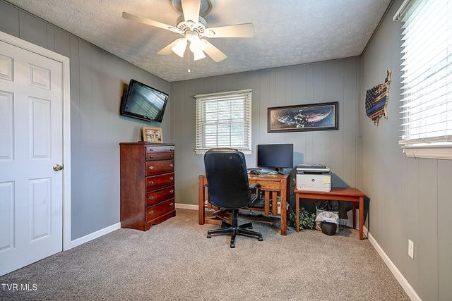 393 Mosswood Lane, Bristol, VA 24201