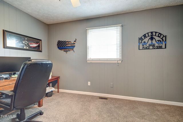 393 Mosswood Lane, Bristol, VA 24201