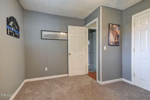 393 Mosswood Lane, Bristol, VA 24201