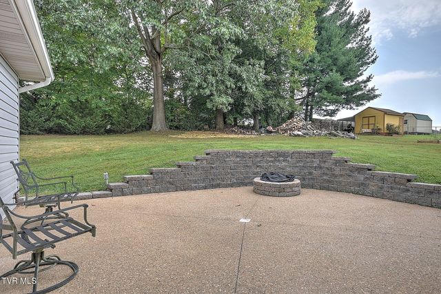 393 Mosswood Lane, Bristol, VA 24201
