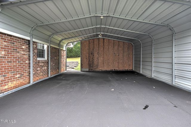 393 Mosswood Lane, Bristol, VA 24201