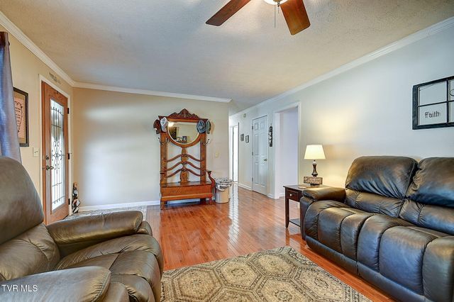 393 Mosswood Lane, Bristol, VA 24201