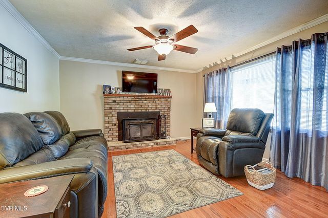 393 Mosswood Lane, Bristol, VA 24201