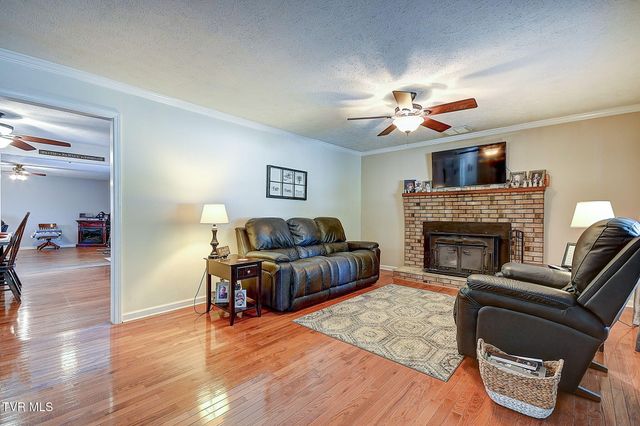 393 Mosswood Lane, Bristol, VA 24201