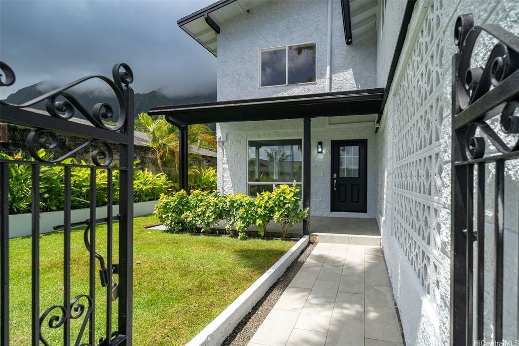 47-544 Hakuhale Street, Kaneohe, HI 96744