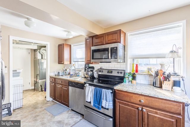 10611 MAPLE ST, Fairfax, VA 22030