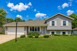 N50W14230 Fairmount AVENUE, Menomonee Falls, WI 53051