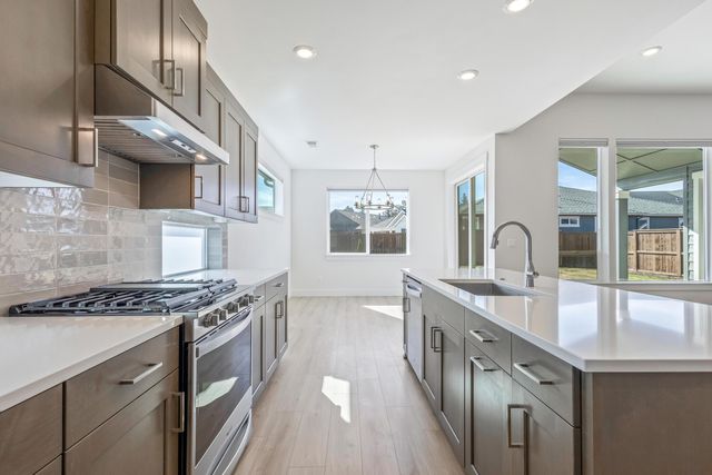 4065 SW 47th Street, Redmond, OR 97756