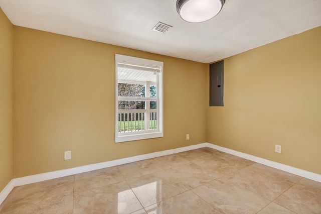 1410 College St, Spencer, TN 38585