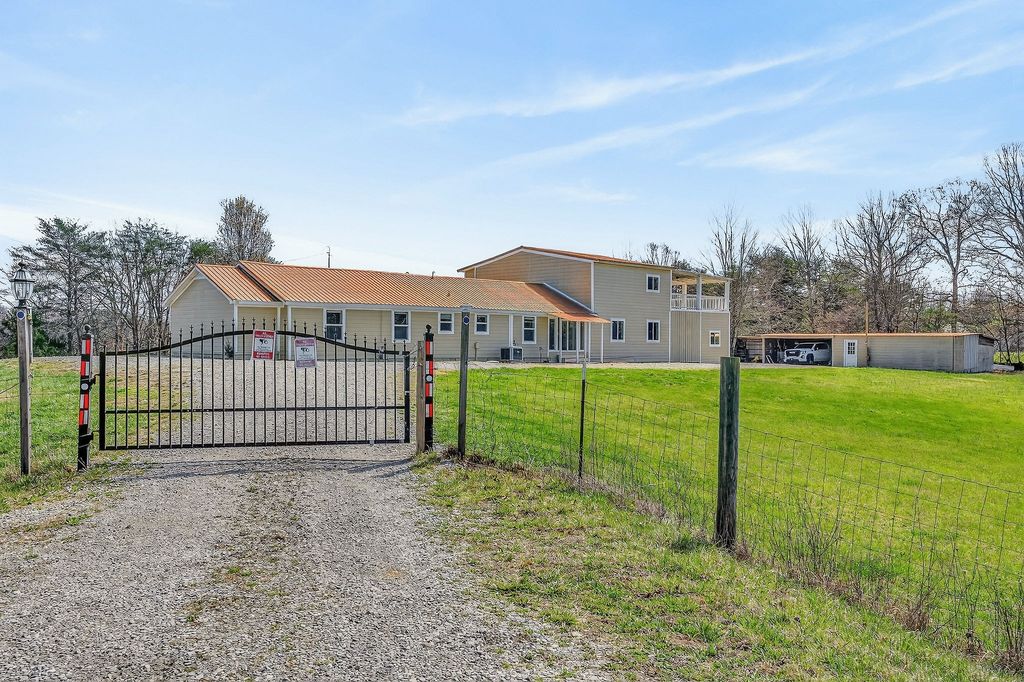 1410 College St, Spencer, TN 38585