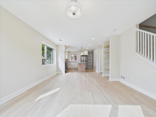 2913 N 4th Street, Minneapolis, MN 55411