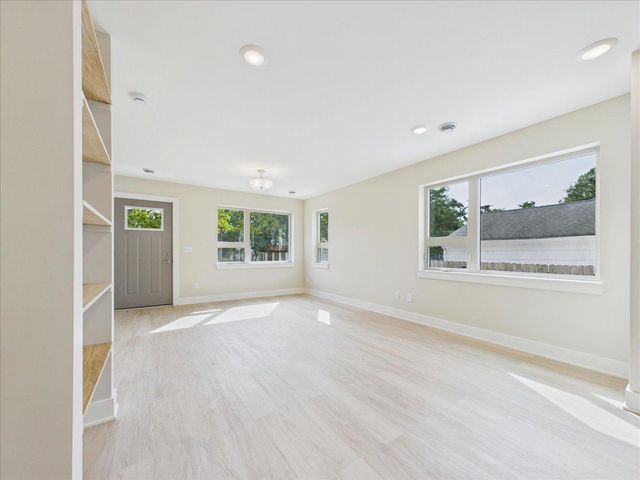 2913 N 4th Street, Minneapolis, MN 55411