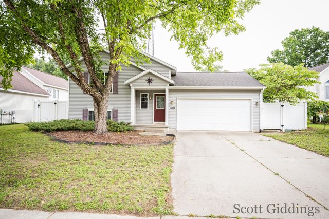 1100 Sprucewood Drive, Greenville, MI 48838