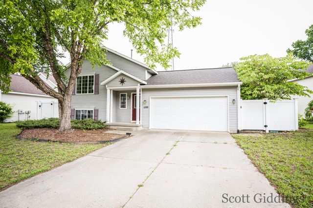 1100 Sprucewood Drive, Greenville, MI 48838