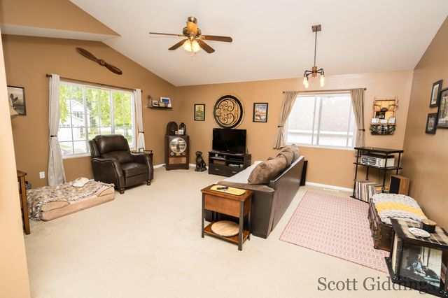 1100 Sprucewood Drive, Greenville, MI 48838