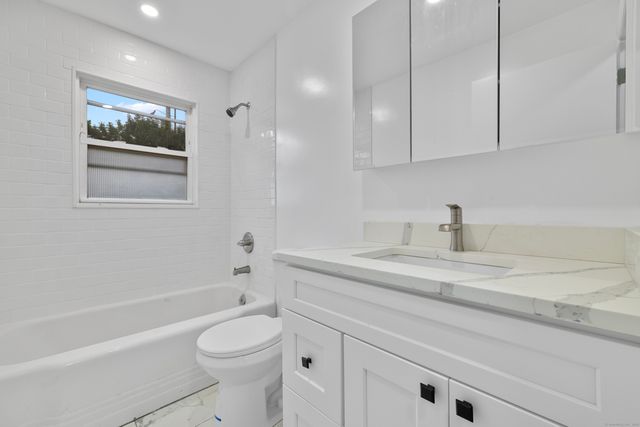 12 Burgess Place, Groton, CT 06340