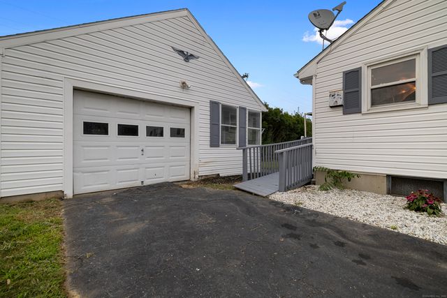 12 Burgess Place, Groton, CT 06340