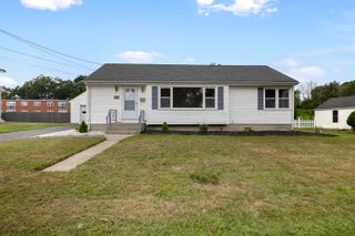 12 Burgess Place, Groton, CT 06340