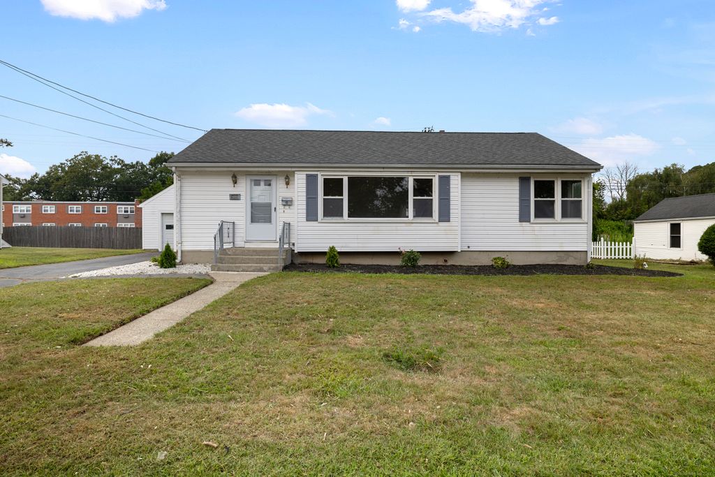 12 Burgess Place, Groton, CT 06340
