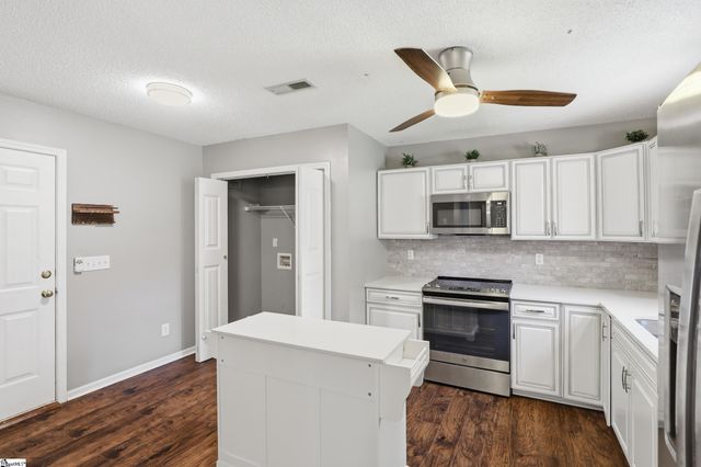6 Grackle Court, Simpsonville, SC 29680