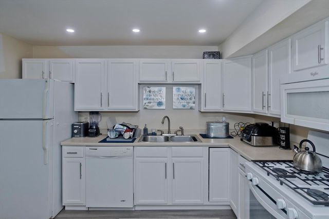 526 3rd St, Fall River, MA 02721