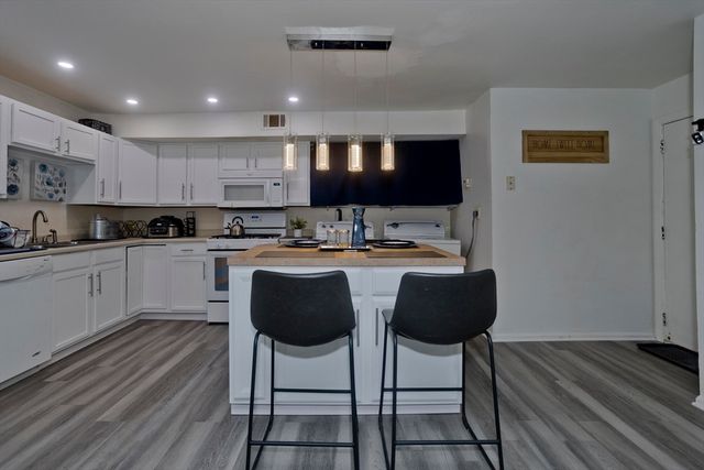 526 3rd St, Fall River, MA 02721