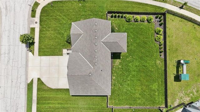10802 N Oakland Avenue, Kansas City, MO 64157