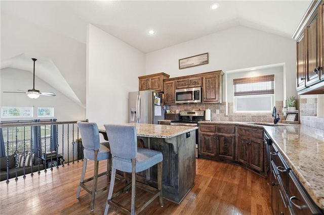 10802 N Oakland Avenue, Kansas City, MO 64157