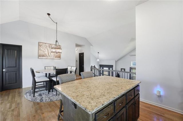10802 N Oakland Avenue, Kansas City, MO 64157