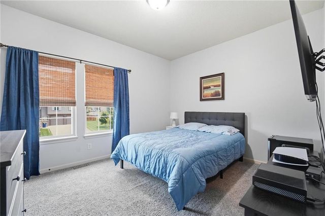 10802 N Oakland Avenue, Kansas City, MO 64157
