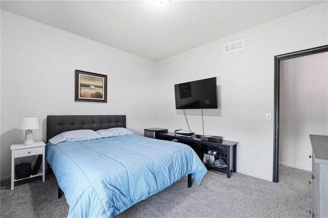 10802 N Oakland Avenue, Kansas City, MO 64157
