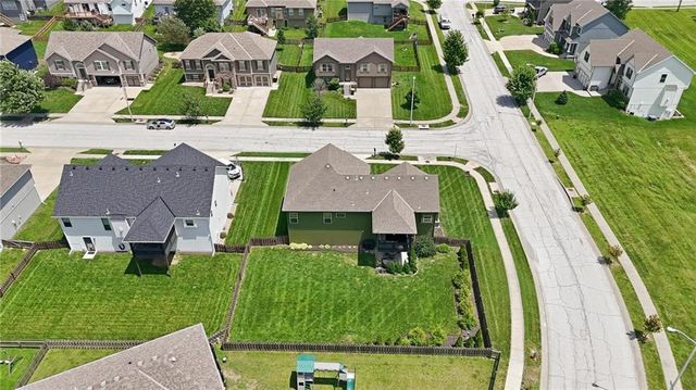 10802 N Oakland Avenue, Kansas City, MO 64157