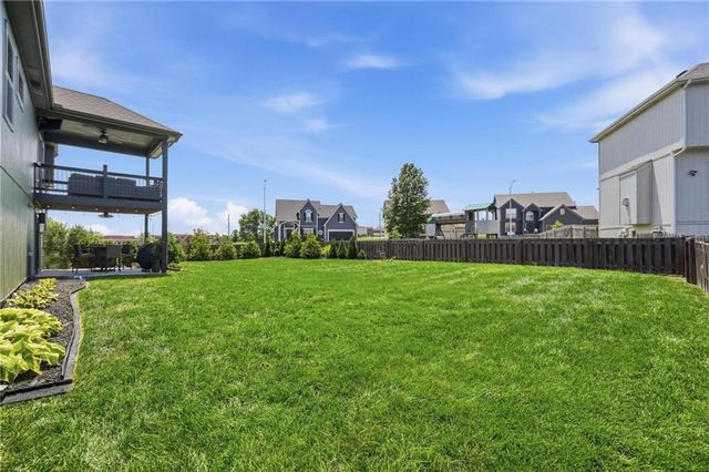 10802 N Oakland Avenue, Kansas City, MO 64157