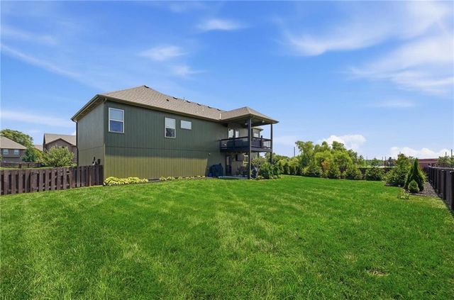10802 N Oakland Avenue, Kansas City, MO 64157