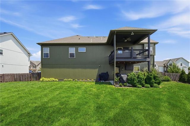 10802 N Oakland Avenue, Kansas City, MO 64157