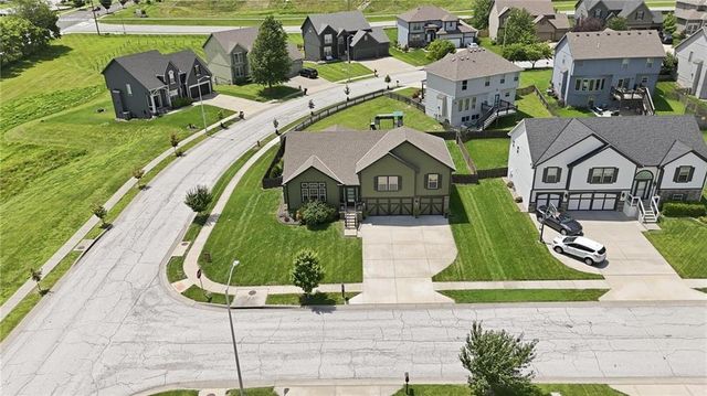 10802 N Oakland Avenue, Kansas City, MO 64157