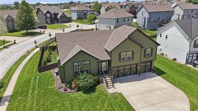 10802 N Oakland Avenue, Kansas City, MO 64157