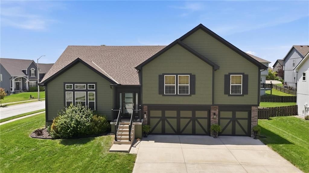 10802 N Oakland Avenue, Kansas City, MO 64157