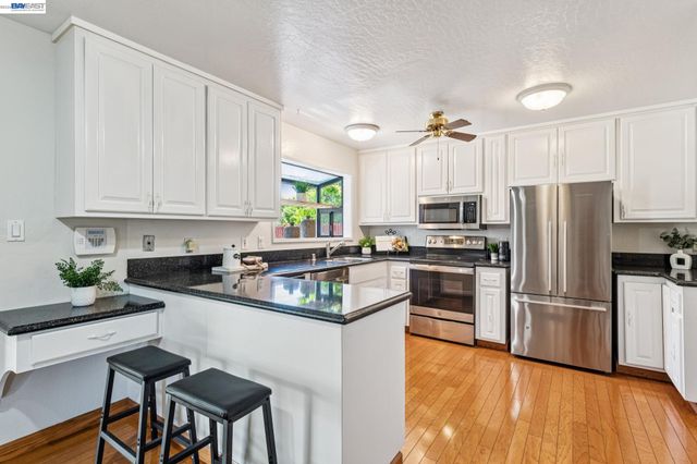 7289 Sheffield Ln, Dublin, CA 94568