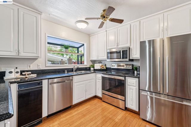 7289 Sheffield Ln, Dublin, CA 94568