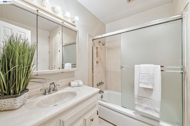 7289 Sheffield Ln, Dublin, CA 94568